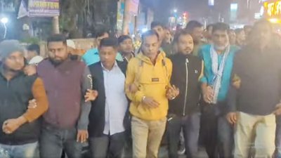চট্টগ্রাম-৮ (চান্দগাঁও-বোয়ালখালী) আসনে বিএনপির প্রার্থী এরশাদ উল্লাহর পথসভার পাশে দুটি পটকা ফাটানো হয়েছে