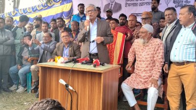 ঠাকুরগাঁওয়ে নির্বাচনি জনসংযোগে বক্তব্য দেন মির্জা ফখরুল ইসলাম আলমগীর