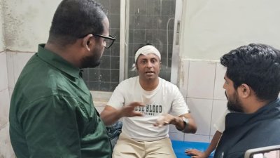 আহতদের মধ্যে ছয় জনকে নরসিংদী সদর হাসপাতালে ভর্তি করা হয়েছে।