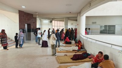 গাজীপুরের টঙ্গীতে ড্রেসম্যান ফ্যাশনস ওয়্যার লিমিটেড নামের একটি পোশাক কারখানার অর্ধশতাধিক শ্রমিক হঠাৎ অসুস্থ হয়ে পড়েছেন