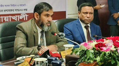 সভায় বক্তব্য দিচ্ছেন নির্বাচন কমিশনার ব্রিগেডিয়ার জেনারেল (অব.) আবুল ফজল মো. সানাউল্লাহ