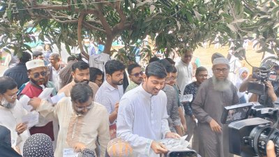 গণসংযোগে ঢাকা-৮ আসনে ‘শাপলা কলি’ প্রতীকের প্রার্থী নাসীরুদ্দীন পাটওয়ারী