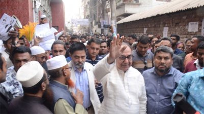নিজের নির্বাচনি এলাকায় গণসংযোগ করেন মির্জা আব্বাস