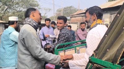 হান্নান মাসউদ হাতিয়া পৌরসভার খবির মিয়া বাজার, বটতলী বাজার, ব্রিকস ফিল্ড বাজার, আলম মার্কেট, ওছখালী বাজারসহ পৌরসভার বিভিন্ন বাজারে গণসংযোগ করেন এবং শাপলা কলি মার্কায় ভোট চান