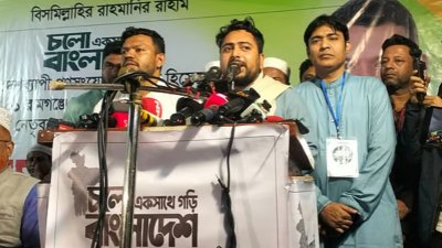 সোমবার রাতে লক্ষ্মীপুরের রামগঞ্জ পাইলট বালিকা উচ্চবিদ্যালয় মাঠে সমাবেশে বক্তব্য দেন এনসিপির আহ্বায়ক নাহিদ ইসলাম