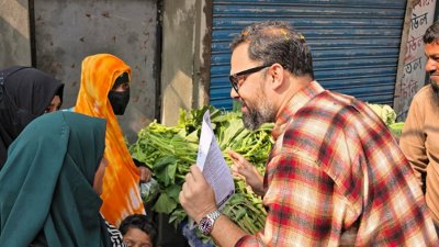 নির্বাচনি প্রচারণায় আমিনুল হক