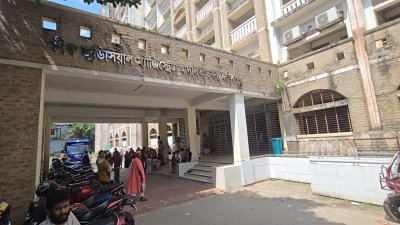 ফরিদপুরে আইনজীবীদের কোর্ট বর্জন