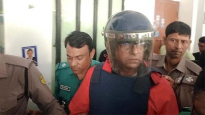 পুলিশের হেফাজতে আনিস আলমগীর