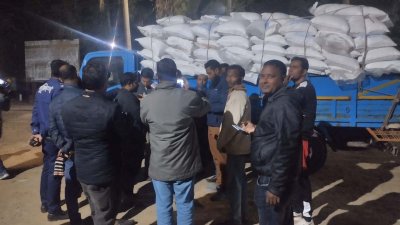 ট্রাকসহ ২০০ বস্তা সার জব্দ করা হয়েছে