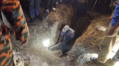 চট্টগ্রামের রাউজান উপজেলায় নলকূপের ৩০ ফুট গর্তে পড়ে মেজবাহ উদ্দিন নামে চার বছর বয়সী এক শিশু