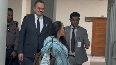 এএমএম নাসির উদ্দিনের সঙ্গে বৈঠকে বসেছেন ঢাকায় নবনিযুক্ত মার্কিন যুক্তরাষ্ট্রের রাষ্ট্রদূত ব্রেন্ট ক্রিস্টেনসেন