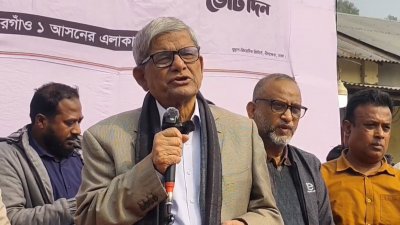 নির্বাচনি পথসভায় বক্তব্য দিচ্ছেন বিএনপি মহাসচিব মির্জা ফখরুল ইসলাম আলমগীর