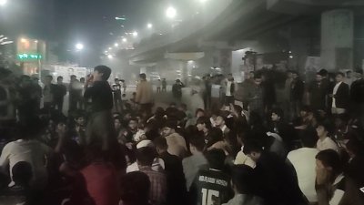 ঢাকা পলিটেকনিক শিক্ষার্থীদের সড়ক অবরোধ