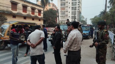 নির্বাচনি আচরণবিধি লঙ্ঘনের অভিযোগে যশোর-৩ (সদর) আসনের ধানের শীষ ও জামায়াতের প্রার্থীকে ৩০ হাজার টাকা জরিমানা করেছেন ভ্রাম্যমাণ আদালত