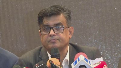 ব্রিফ করছেন প্রেস সচিব শফিকুল আলম