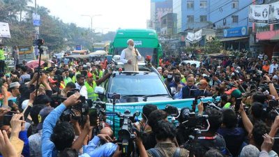 সবুজ বাসে নির্বাচনি প্রচারণা জামায়াত আমিরের