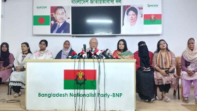 গুলশানে বিএনপির চেয়ারম্যানের কার্যালয়ে ভুক্তভোগী নারী কর্মীদের সঙ্গে নিয়ে সংবাদ সম্মেলনে বিএনপির সিনিয়র যুগ্ম মহাসচিব রুহুল কবির রিজভী