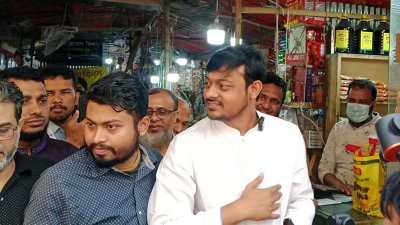গণসংযোগে ঢাকা-৮ আসনের ১১-দলীয় জোটের প্রার্থী এবং জাতীয় নাগরিক পার্টির (এনসিপি) মুখ্য সমন্বয়ক নাসীরুদ্দীন পাটওয়ারী