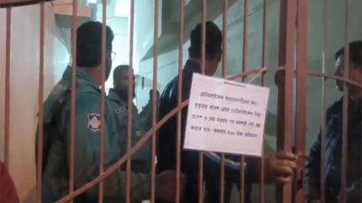 রাজশাহীতে ভাড়া বাসা থেকে আহত সাংবাদিক ও তার স্ত্রীর লাশ উদ্ধারের রহস্য উদঘাটন করা হয়েছে বলে জানিয়েছে পুলিশ