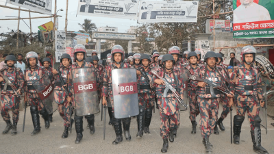টহল দিচ্ছেন বিজিবি সদস্যরা