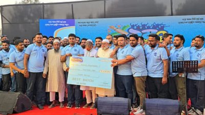 এসএসসি ২০১৪ ব্যাচের বন্ধুদের পক্ষ থেকে নির্বাচনি ব্যয়ের জন্য তাকে ১৪ লাখ টাকা উপহার দেওয়া হয়েছে