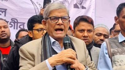 ঠাকুরগাঁওয়ে নির্বাচনি পথসভায় বক্তব্য দেন মির্জা ফখরুল ইসলাম আলমগীর