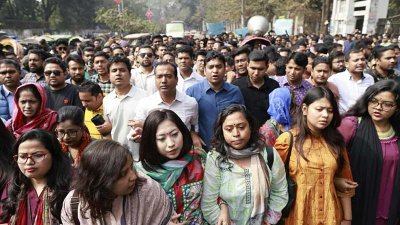 প্রতিবাদে বিক্ষোভ মিছিল ছাত্রদলের (ছবি: নাসিরুল ইসলাম)