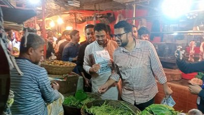 বাংলাদেশ জামায়াতে ইসলামীর আমির ডা. শফিকুর রহমানের পক্ষে গণসংযোগে ডাকসু নেতারা