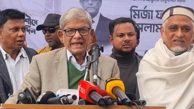ঠাকুরগাঁওয়ে নিজ নির্বাচনি এলাকায় জনসংযোগকালে বক্তব্য দেন মির্জা ফখরুল