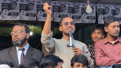 সোমবার দুপুরে হাতিয়ার তমরদ্দি ইউনিয়নের তালতলা বাজারে নির্বাচনি পথসভায় বক্তব্য দেন হান্নান মাসউদ
