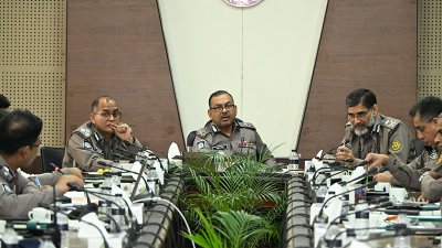 ডিএমপি হেডকোয়ার্টার্সের সম্মেলন কক্ষে আয়োজিত সমন্বয় সভায় ঢাকা মেট্রোপলিটন পুলিশ (ডিএমপি) কমিশনার শেখ মো. সাজ্জাত আলী