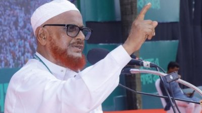 সোমবার নীলফামারীর কেন্দ্রীয় শহীদ মিনার চত্বরে নির্বাচনি জনসভায় বক্তব্য দেন জামায়াতের নায়েবে আমির এ টি এম আজহারুল ইসলাম