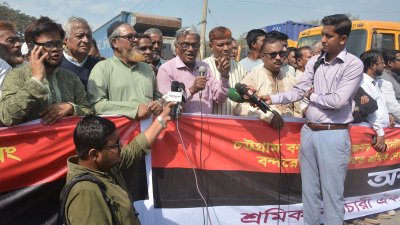 অনির্দিষ্টকালের জন্য কর্মবিরতি কর্মসূচি ঘোষণা করেন বন্দর রক্ষা সংগ্রাম পরিষদের সমন্বয়ক মো. ইব্রাহিম খোকন