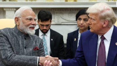 মার্কিন প্রেসিডেন্ট ডোনাল্ড ট্রাম্প এবং ভারতের প্রধানমন্ত্রী নরেন্দ্র মোদী। ছবি: রয়টার্স