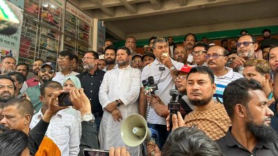 গণসংযোগে ঢাকা-১৮ আসনে বিএনপি মনোনীত প্রার্থী ও ঢাকা মহানগর উত্তর বিএনপির যুগ্ম আহ্বায়ক এস এম জাহাঙ্গীর হোসেন