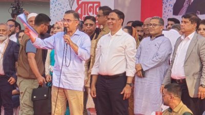 বুধবার বিকালে সরকারি রাজেন্দ্র কলেজ মাঠে আয়োজিত জনসভায় বক্তব্য দেন বিএনপির চেয়ারম্যান তারেক রহমান