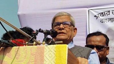 পথসভায় বক্তব্য দিচ্ছেন বিএনপি মহাসচিব মির্জা ফখরুল ইসলাম আলমগীর