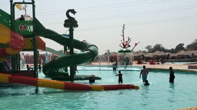 রাজশাহীর গোদাগাড়ীর সাফিনা ওয়াটার পার্ক