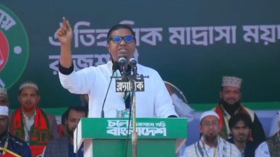 বৃহস্পতিবার বিকালে রাজশাহীর মাদ্রাসা ময়দানে জনসভায় বক্তব্য দেন জাতীয় গণতান্ত্রিক পার্টির (জাগপা) মুখপাত্র রাশেদ প্রধান