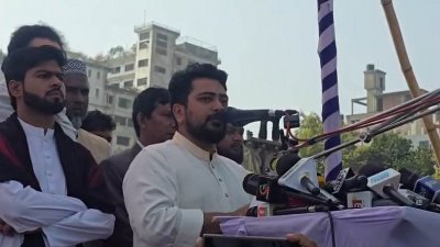নির্বাচনি সমাবেশে বক্তব্য দিচ্ছেন এনসিপির আহ্বায়ক নাহিদ ইসলাম