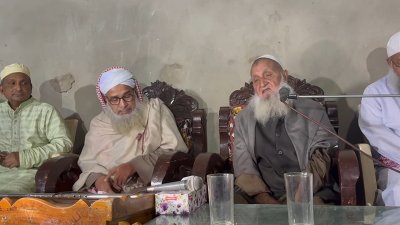 কাজীরহাট বড় মাদ্রাসায় এক অনুষ্ঠানে বক্তব্য দেন হেফাজত আমির