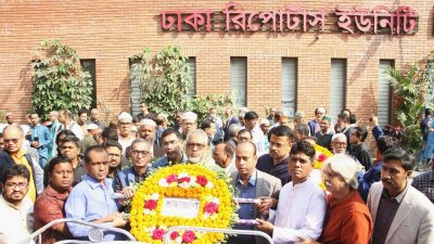 ডিআরইউ প্রাঙ্গণে জানাজা শেষে ফুলেল শ্রদ্ধা