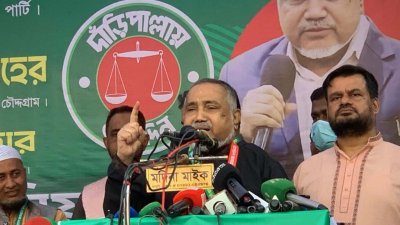 শনিবার সন্ধ্যায় কুমিল্লার চৌদ্দগ্রাম উপজেলায় নির্বাচনি জনসভায় বক্তব্য দেন জামায়াতের নায়েবে আমির ও কুমিল্লা-১১ আসনের প্রার্থী সৈয়দ আবদুল্লাহ মুহাম্মদ তাহের