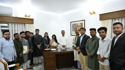 বিএনপির চেয়ারম্যান তারেক রহমানের সঙ্গে সদ্য বিএনপি ও ছাত্রদলে যোগদান করা জাকসু ও গকসু নেতৃবৃন্দ।
