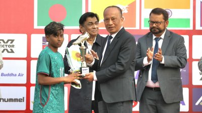 টুর্নামেন্ট সেরা আলপি আক্তার।