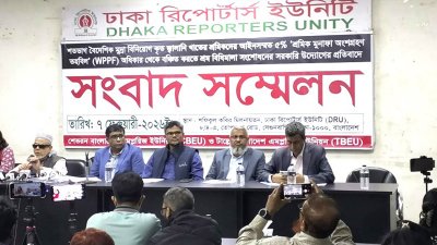 ঢাকা রিপোর্টার্স ইউনিটিতে সংবাদ সম্মেলনে সিবিইউ ও টিবিইউর নেতারা। ছবি: বাংলা ট্রিবিউন