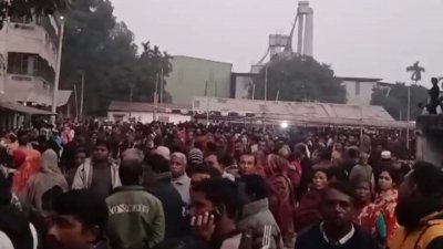 রমেশ চন্দ্র সেনের বাড়িতে শুভাকাঙ্ক্ষীদের ভিড়