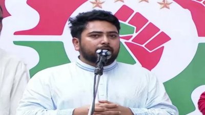 বাড্ডার নির্বাচনি জনসভায় এনসিপির আহ্বায়ক নাহিদ ইসলাম। ছবি: বাংলা ট্রিবিউন