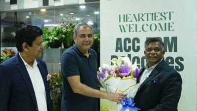 বামে পিসিবি প্রধান মোহসিন নাকভি ও ডানে বিসিবি সভাপতি আমিনুল ইসলাম বুলবুল (ফাইল ছবি)।