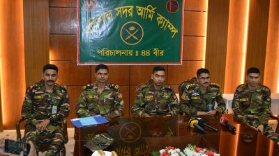 সাংবাদিকদের সঙ্গে সেনা কর্মকর্তাদের মতবিনিময়